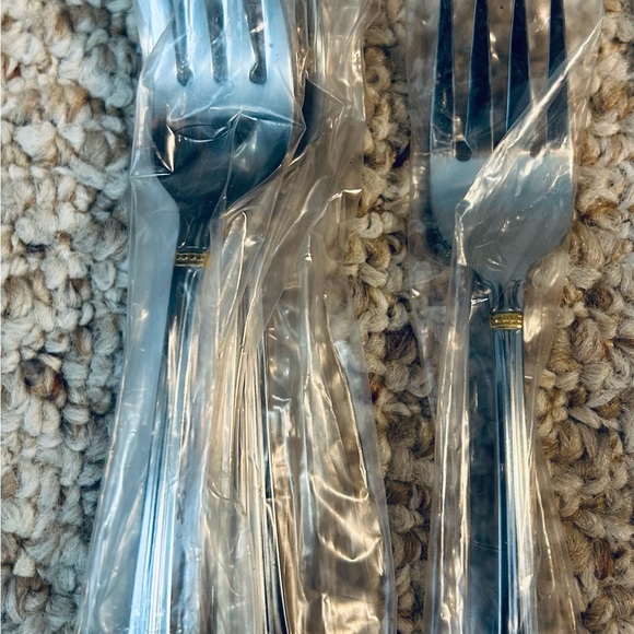 NEW VINTAGE 46 PIECE ESTIA GOTHIC GOLD ACCENT STAINLESS STEEL FLATWARE (KOREA) - Picture 5 of 11